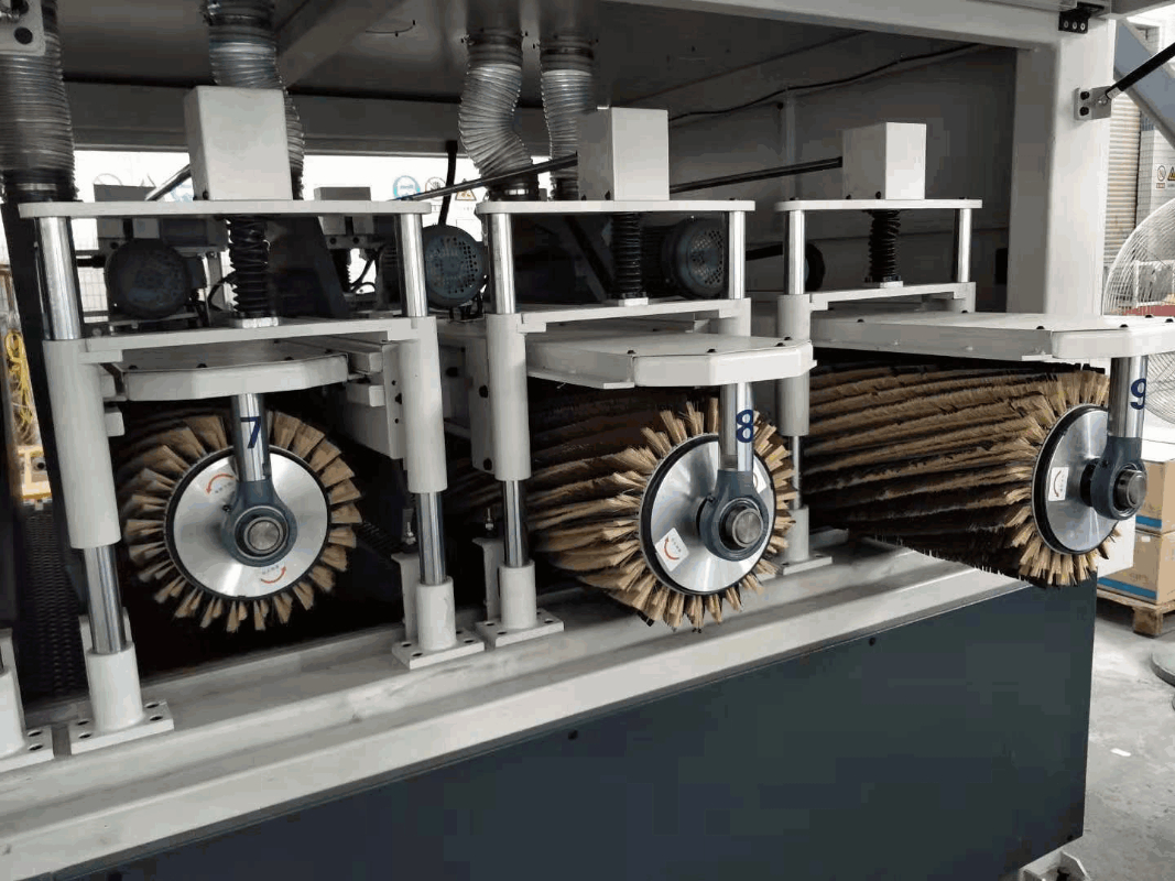 Automatic solid wood door sanding machine