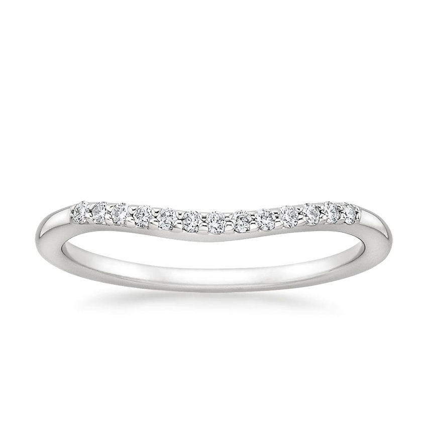 Side angle profile ng curved pavé diamond matching band na nagpapakita ng kapal ng metal at seguridad ng bato