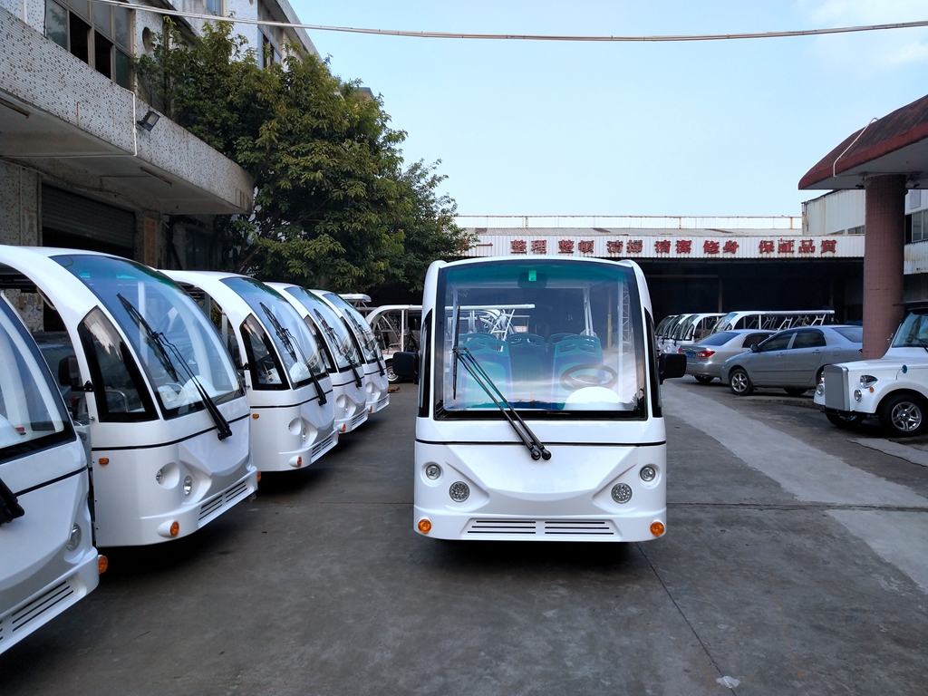 Coche de turismo eléctrico de 8 plazas