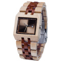 Reloj de madera natural del hombre cuadrado