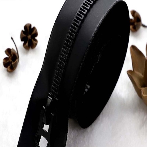 Top quality black plastic zipper for luggage