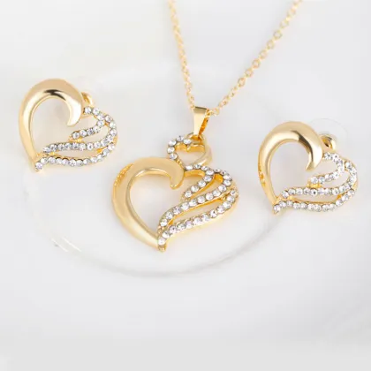 Exquisite Alloy Diamond Heart Necklace and Earring Four-Piece Set: The Perfect All-Match Accessory Collection