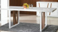 Mesa de comedor blanca contemporánea con chapa