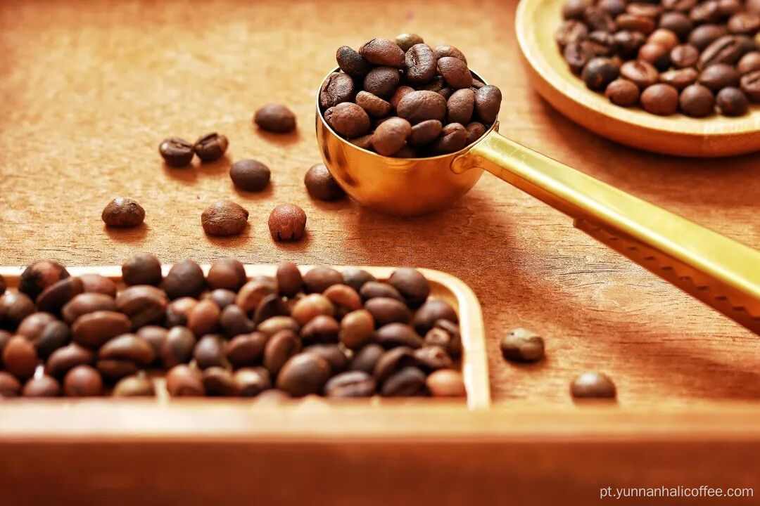 Feijões de café ensolarados e doces