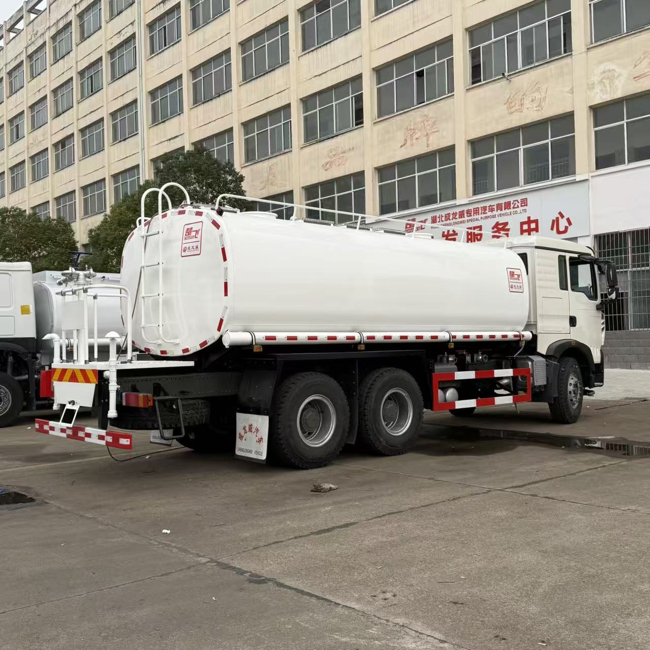 Large Capacity Water Truck Solution