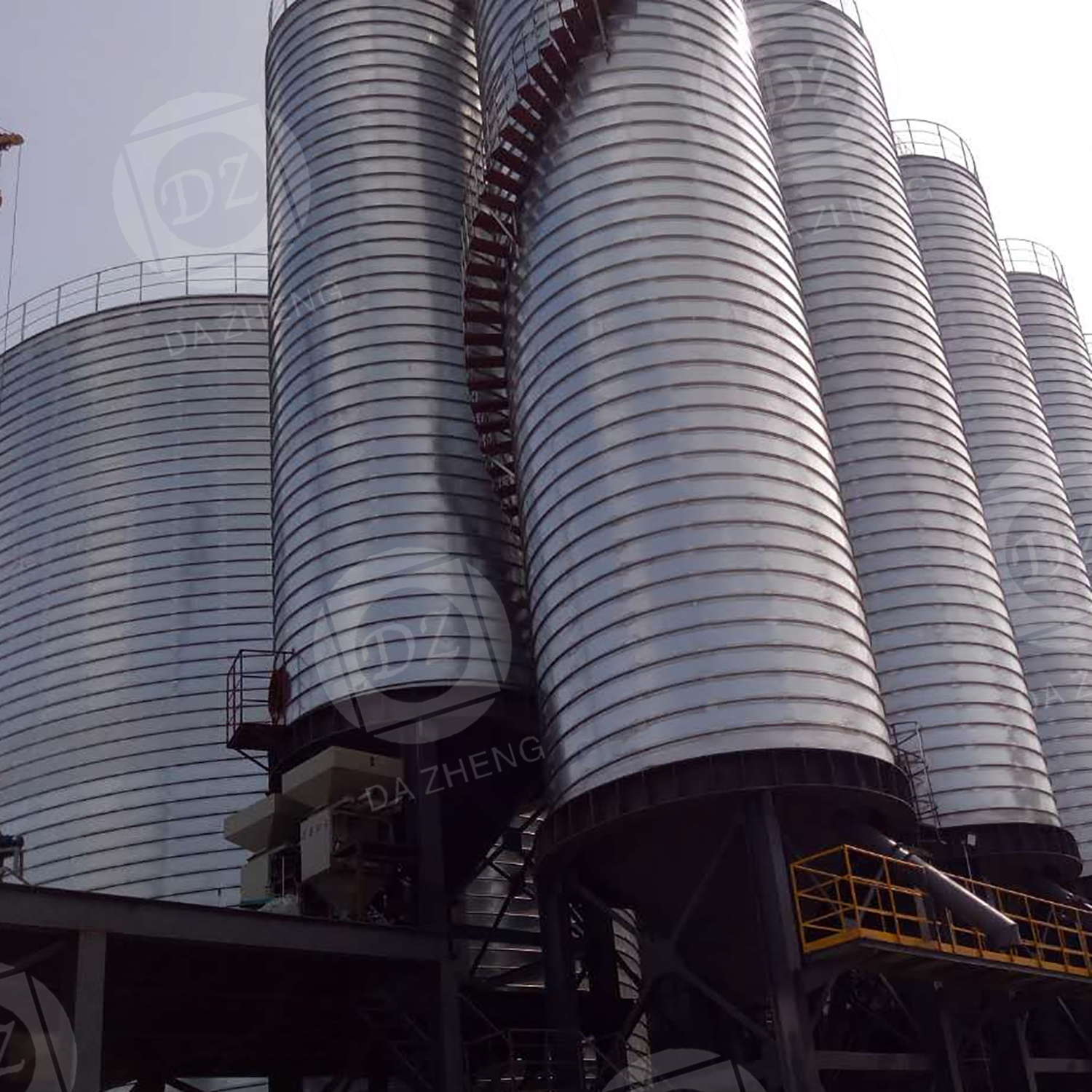 Pharmaceutical ingredient storage silos