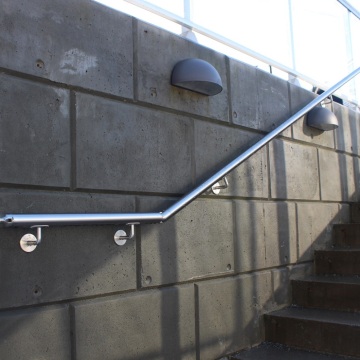 Montaje de pasamanos de escalera de pasamanos de piscina de paso elevado