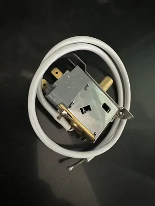 Thermostat that controls heating or cooling