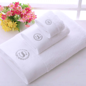 Customized Embroidered Logo White towels sets 100%