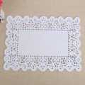 Groothandel 7.5x10.5cm vetvrij gekleurde Lace Square papier Doilies