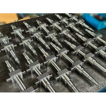 Vít bóng tay phải