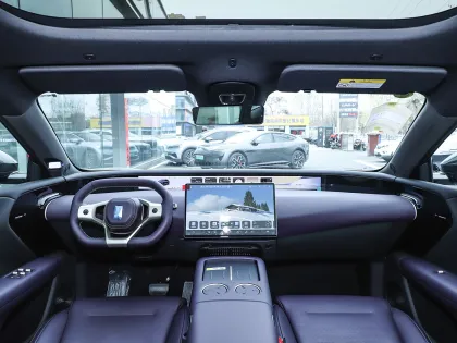 2024-2025 Avatr 07: Large 4WD Electric SUV