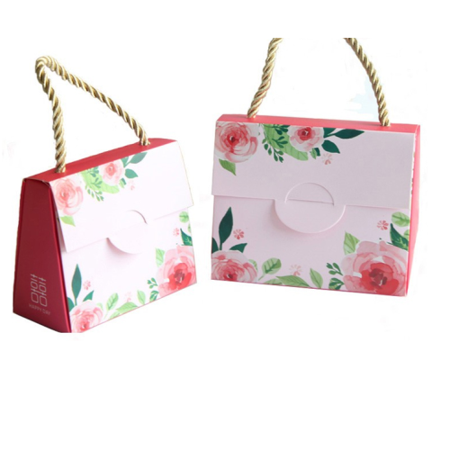 Elegante bolsa de papel de flores de regalo con asa retorcida