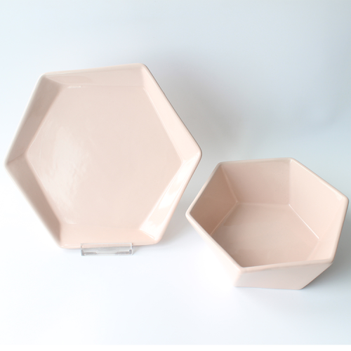 Moderne designplaten stelt servies in het serviesgoed Pink polygonaal servies 24 sets kleurrijk geglazuurd servies
