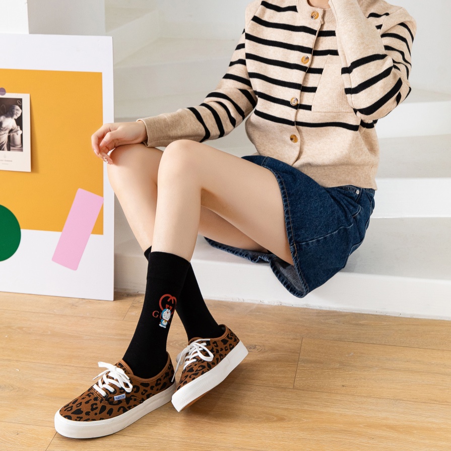 Doraemon Mid-Calf Socks na may Animal Embroidery