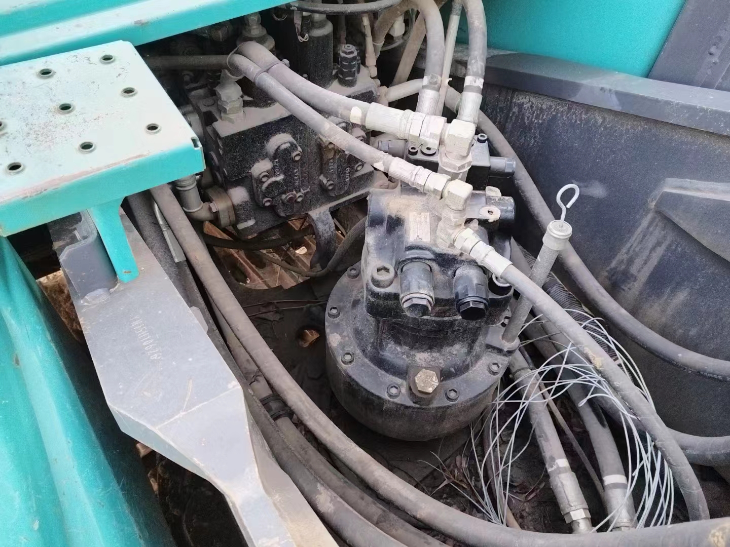 Used Kobelco SK200 Excavato