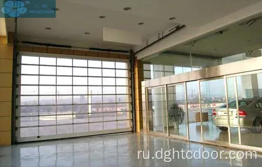 Полный вид прозрачный автоматический прозрачный стеклянный гараж