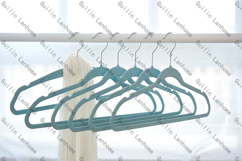 Rubber Coated Hanger 45505