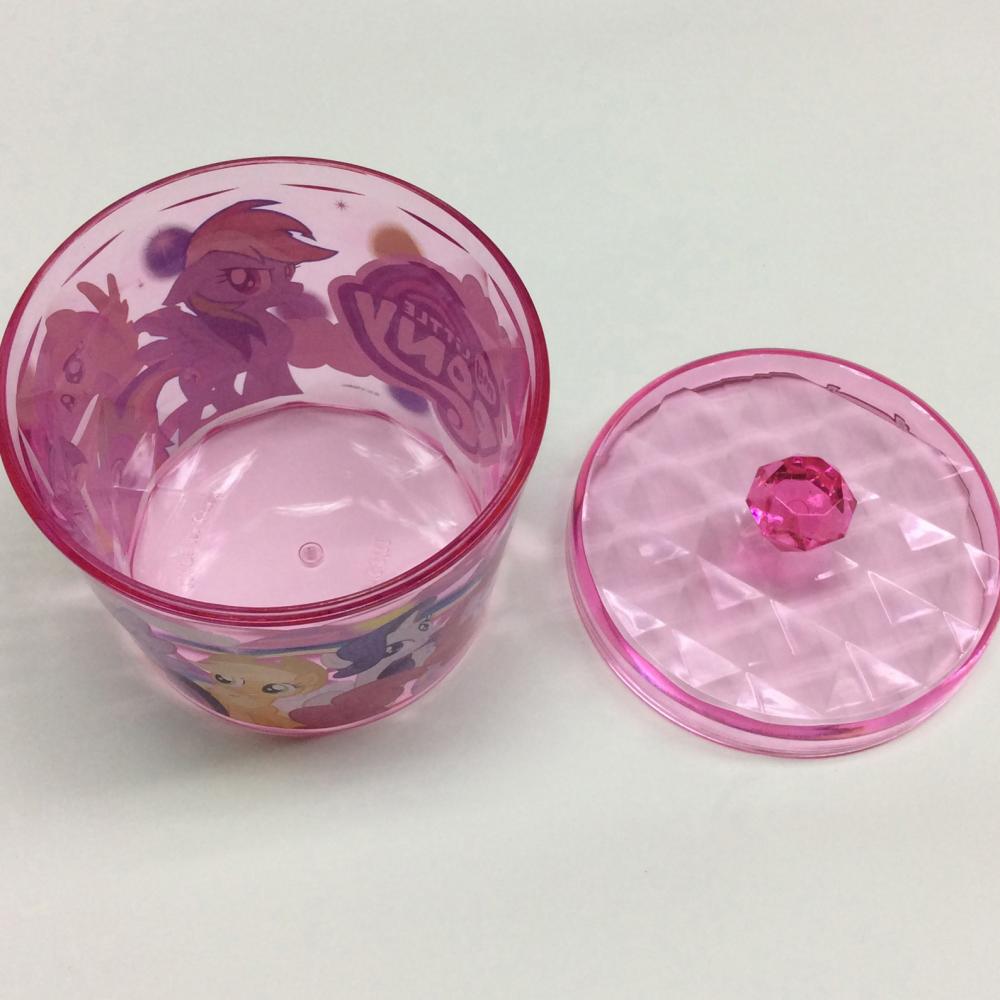 Plastic round box with diamond pattern