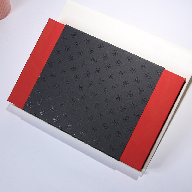 صندوق مغناطيسي أحمر مخصص مع غلاف ورق أسود