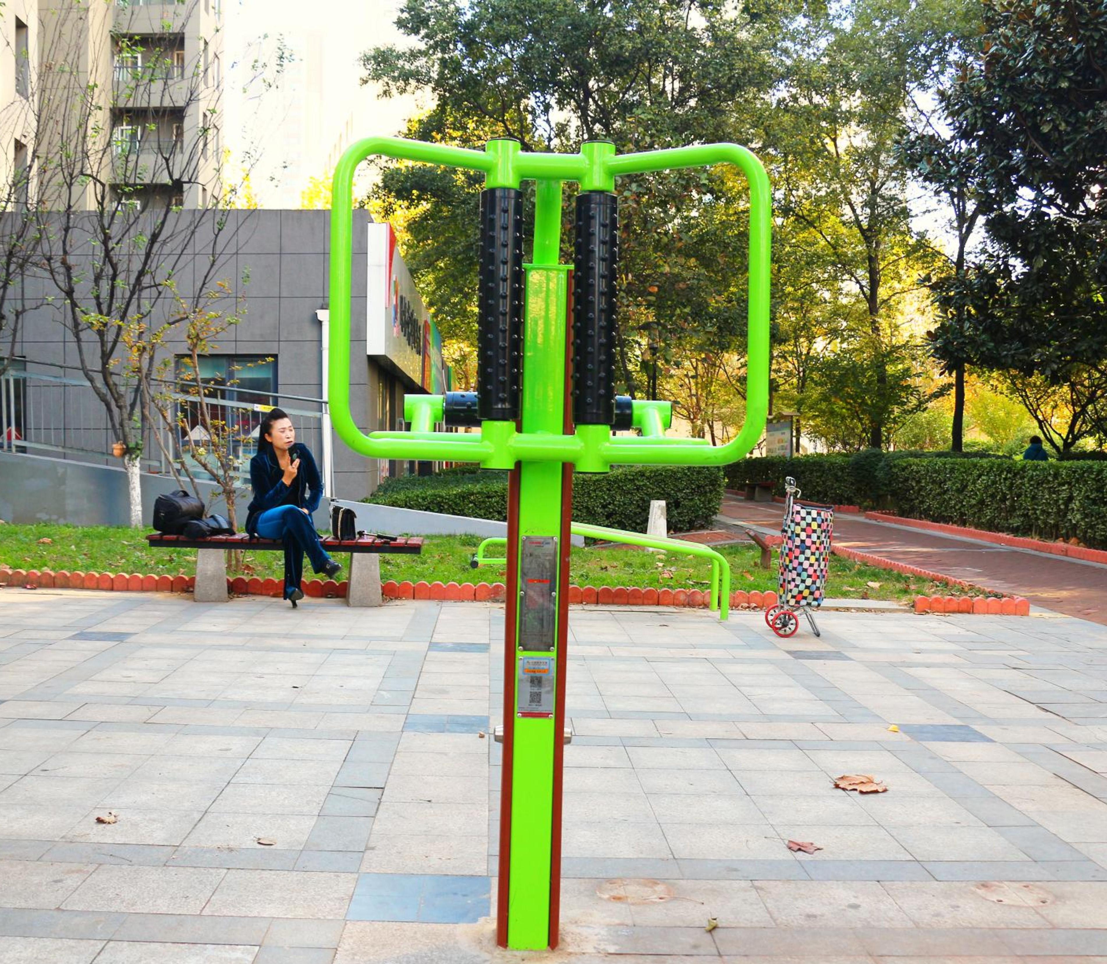 Outdoor fitness equipment