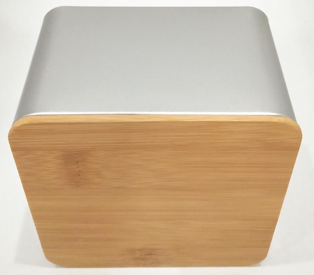 Caja cuadrada de la lata de galletas con tapa de madera