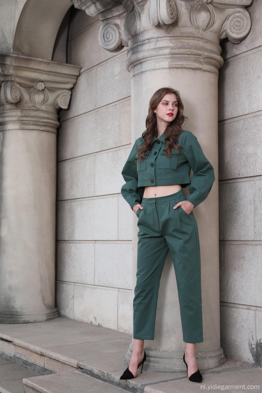 Groene legerjas en -broek voor dames