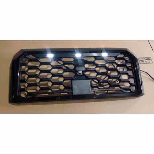 Accesorios 4x4 Grill frontal para el modelo original de 2024 Triton