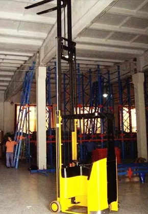 Electric Narrow Aisle Electric Stacker 