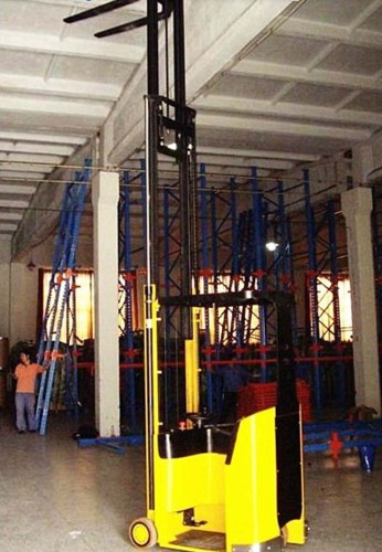 Electric Narrow Aisle Electric Stacker