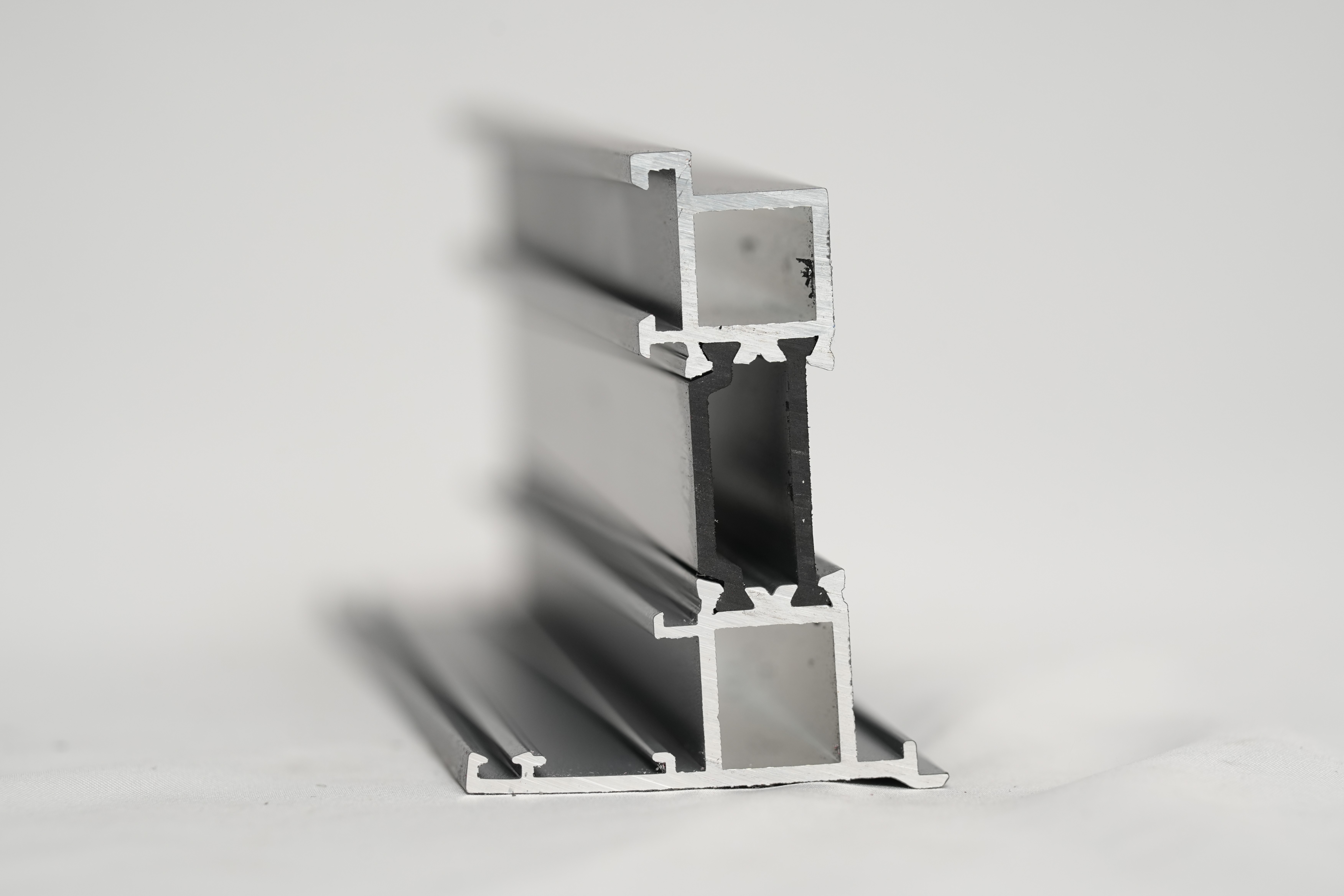 Thermal insulation profiles