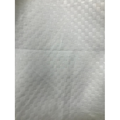 Tissu en microfibre avec motif à carreaux en relief