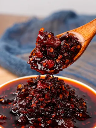 Chili sauce hotly recommended in broadcasts by celebrities