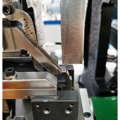 Automatische ultrasone open-end zipper snijmachine