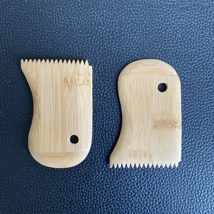 Custom Logo Bamboo Surfboard Wax Scraper and Surf Wax Remover: Perfect Gift for Surfers