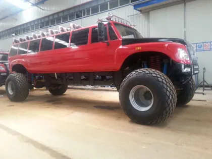 Yunlihong 4X4 Desert Off Road Passenger Vehicle