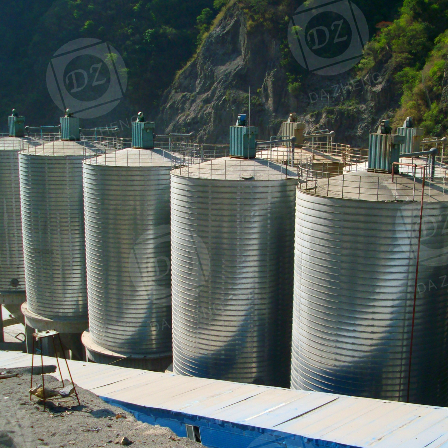 Fly ash silo for denitrification project