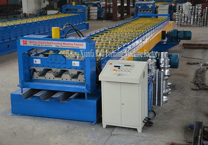 Metal Deck Forming Machine