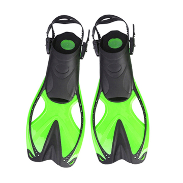 Crianças de nadar nas nadar: nadadeiras de mergulho e snorkeling para crianças