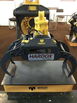 MONDE excavator log grapple in forestry