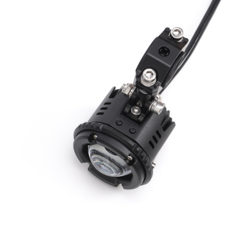 મોટરસાયકલ બુદ્ધિશાળી પ્રકાશ-નિયંત્રિત સ્પોટલાઇટ પીળી-સફેદ પ્રકાશ એલ્યુમિનિયમ એલોય ઉચ્ચ-તેજસ્વી હેડલાઇટ