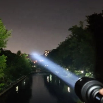 Nextorch P82 LED tactique rechargeable à longue portée à longue portée - 1 km / 1100 mètres
