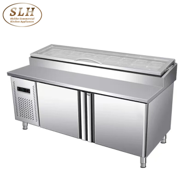 Pizza comercial y mesa de preparación de falafel con refrigeración