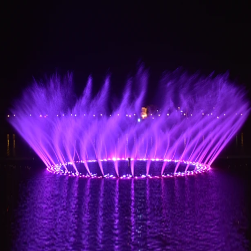 Fonte moderna para lago com fluxo constante