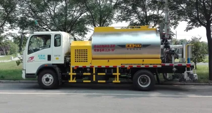 Low power consumption asphalt distributor