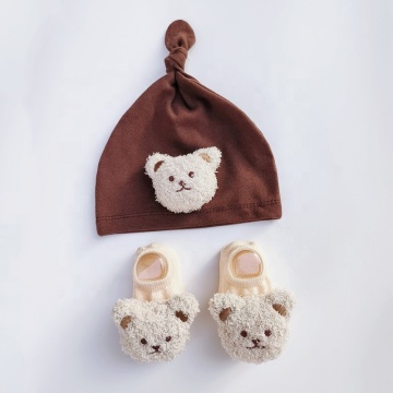 Soft and Comfortable 0-12 Months Newborn Baby Hat and Socks Set with Teddy Bear Design