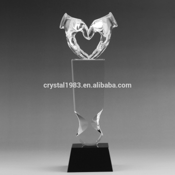 Personalization k9 optical glass globel with rotatable frame metal handshake wholesale trophy