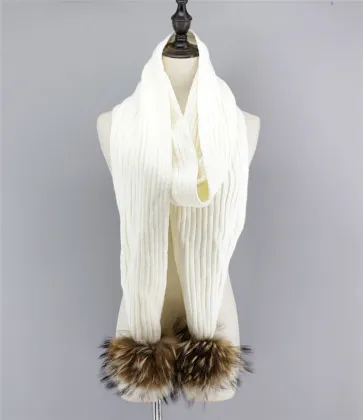 knit gril big pompom scarf