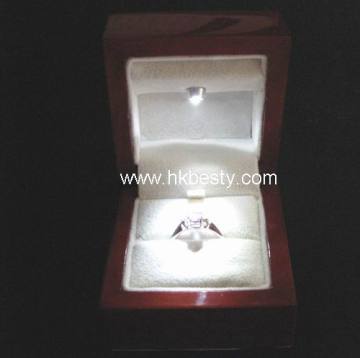 fashion and high quality wooden jewelry boxes with LED light