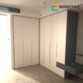 Minimalist Beyaz Boyalı Dolap Kapısı